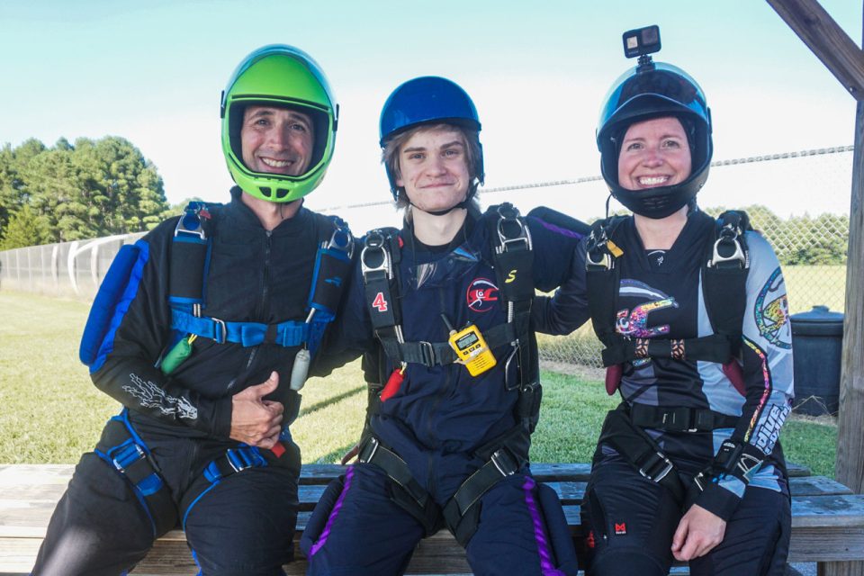 Learn-to-skydive-instructors-and-student