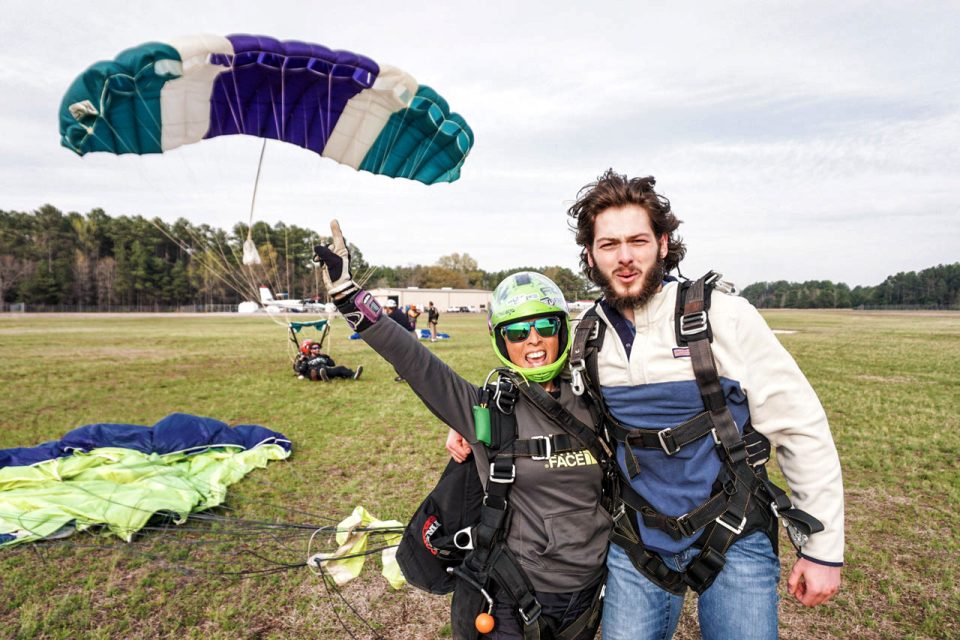 canopy-landing-after-skydiving-edit