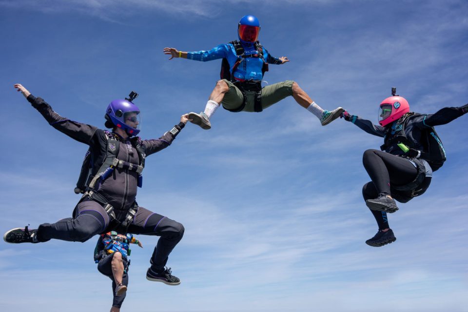 experienced-skydivers-head-up-ladies