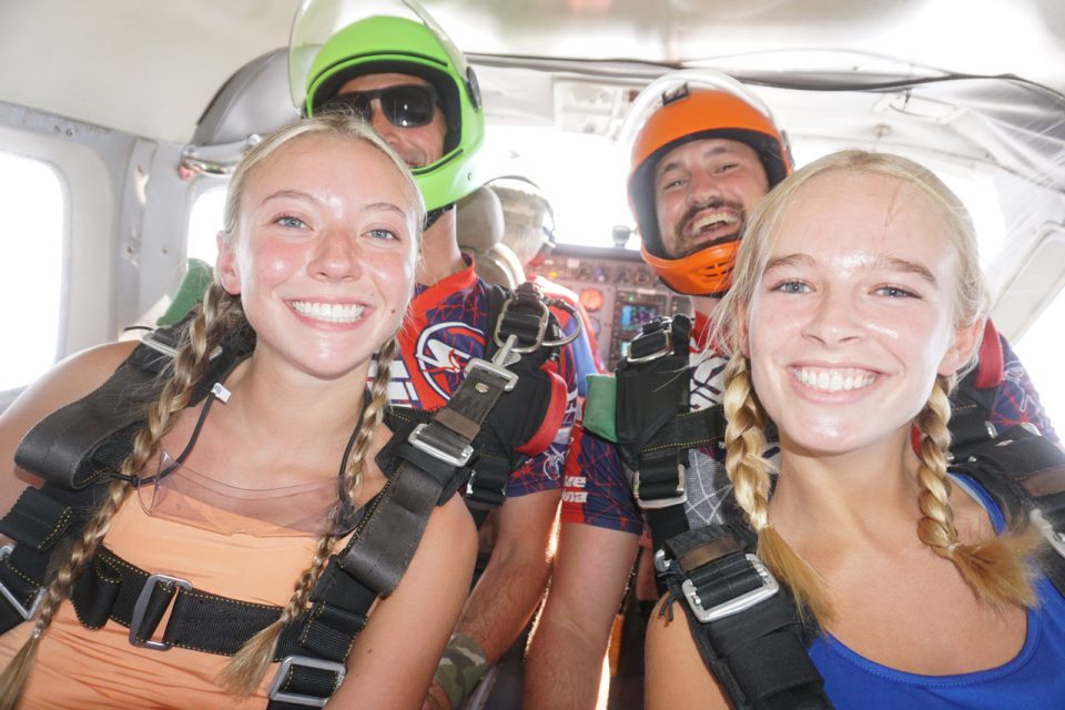 tandem-skydiving-photography-smiling-on-plane